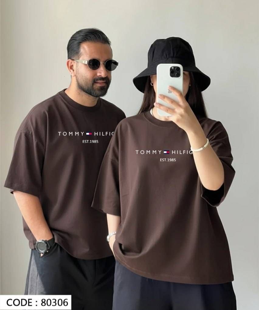 تیشرت باکسی کاپلی هم زنانه هم مردانه طرح Tommy جنس نخ پنبه خنک تابستانی آستین سه ربع کد 80306