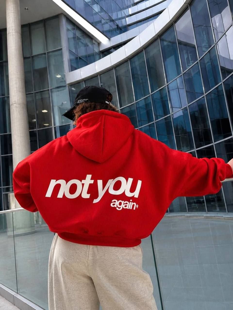 سویشرت زنانه کلاهدار زیپدار با جیب کانگورویی و نوشته Not You در پشت لباس.