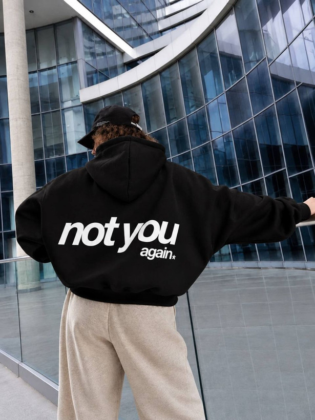 سویشرت زنانه کلاهدار زیپدار با جیب کانگورویی و نوشته Not You در پشت لباس.